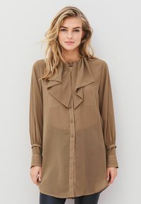 Длинная блузка