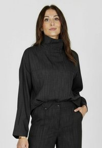 Джинсовая блузка