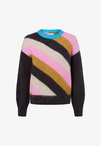 Пуловер в полоску