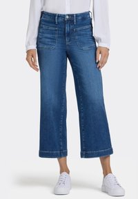 Свободные джинсы