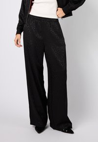 Спортивные штаны