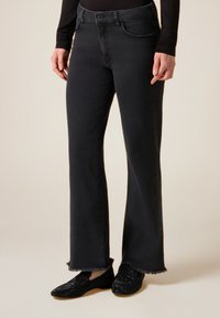 Клешеные джинсы Клешеные джинсы