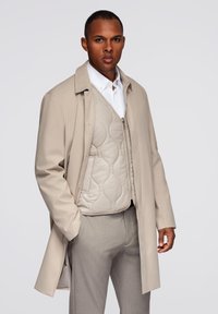 Короткое пальто