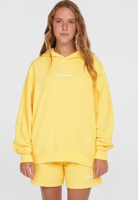 Спортивная толстовка