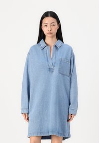 Джинсовое платье