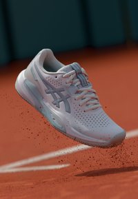 Теннисные кроссовки