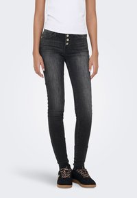 Узкие джинсы