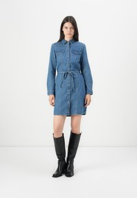 Джинсовое платье