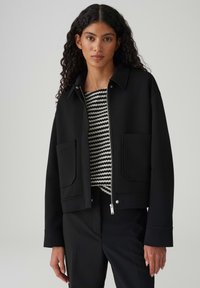 Куртка с накладнымит карманами