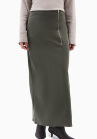 Юбка с накладными карманами