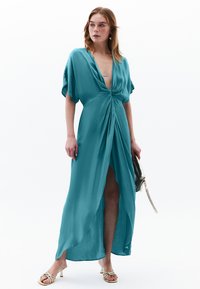 Платье макси