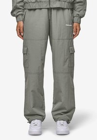 Брюки с накладными карманами Брюки с накладными карманами