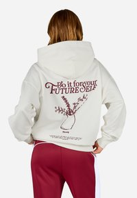 Пуловер с капюшоном