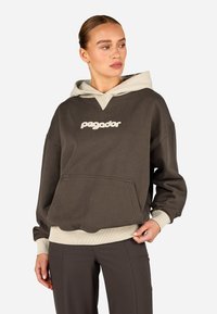 Пуловер с капюшоном