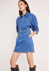 Джинсовое платье