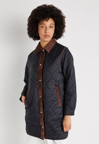 Шерстяное пальто Шерстяное пальто