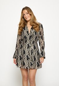 Короткое платье