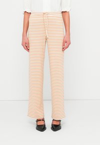 Спортивные штаны