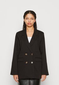 Блейзер с накладными карманами