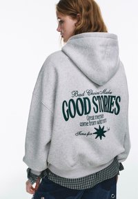 Пуловер с капюшоном