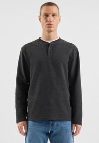 Лонгслив Лонгслив