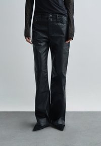 Клешеные джинсы Клешеные джинсы