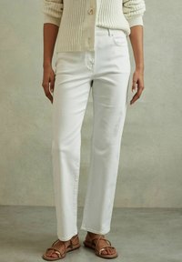 Прямые джинсы