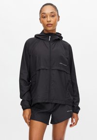 Спортивная куртка