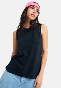 Спортивный топ