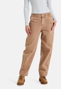 Прямые джинсы