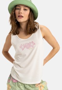 Спортивный топ