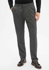 Костюмные брюки