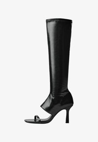 Высокие сапоги