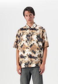 Рубашка с коротким рукавом