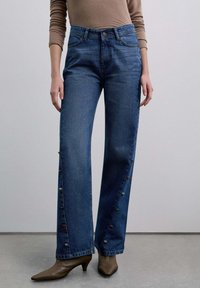 Прямые джинсы