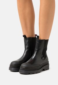 Ботинки челси