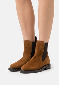 Ботинки челси