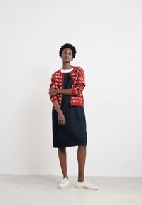 Жаккардовая вязаная кофта