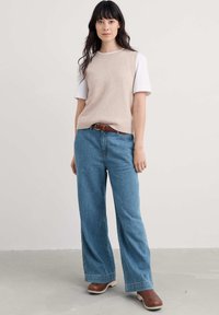 Пуловер без рукавов