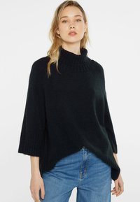 Пуловер с рукавом три четверти