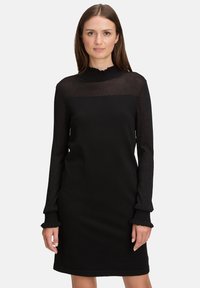 Вязаное платье Вязаное платье