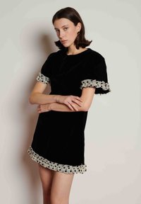 Короткое платье