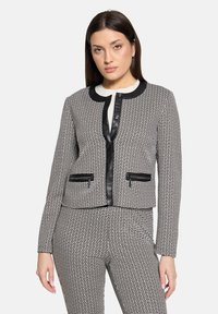 Короткая куртка