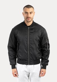 Куртка бомбер