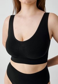 Бюстгальтер без косточек