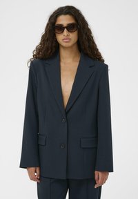 Длинный блейзер