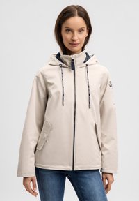 Короткое пальто