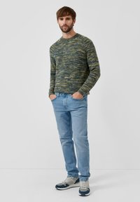 Узкие джинсы