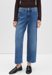 Прямые джинсы