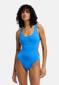 Слитный купальник